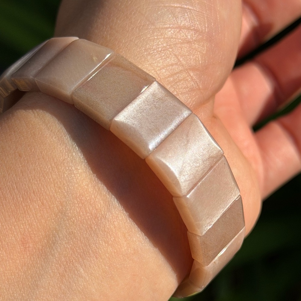 Stretchable Peach moonstone soft bangle 0884
